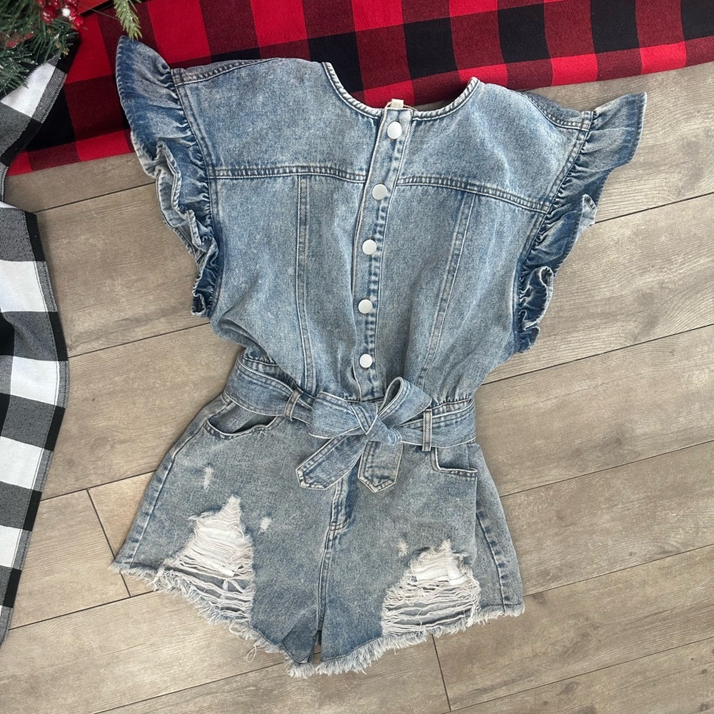 New BiBi Ruffled Distressed Denim Romper Ruffle Sleeve Romper Size Small - Picture 4 of 16